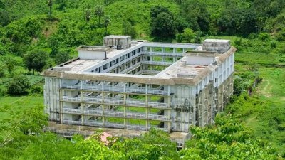 চবির হলে ৮ লাখ টাকার মালামাল চুরি, দায় নিয়ে ছোড়াছুড়ি
