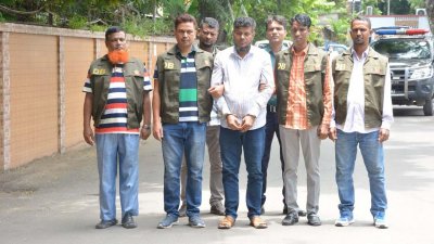 ডিবির হেফাজতে আসামি হুমায়ন কবির