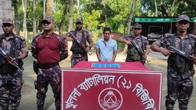 সোনার বারসহ আটক জনি