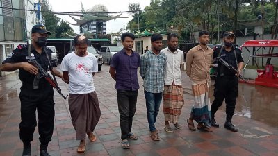 রোহিঙ্গা সন্ত্রাসী নবী হোসেন গ্রুপের পাঁচ সদস্যকে গ্রেফতার করেছে র্যাব