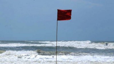সমুদ্রবন্দরে ৩ নম্বর সতর্ক সংকেত