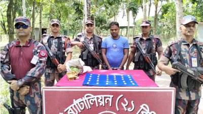 উদ্ধার সোনাসহ আটক আশিকুর রহমান