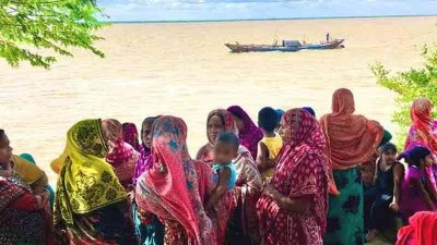 পদ্মায় নৌকা ডুবে নিখোঁজ ২