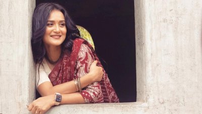 অসুস্থতায় অপেক্ষায়...