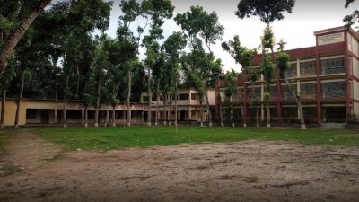 ‘অভিভাবকদের পাহারায় স্কুলে যেতে হয় ছাত্রীদের’