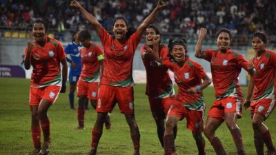 প্রথমবার নারী সাফ চ্যাম্পিয়নশিপ জিতেছে বাংলাদেশ।