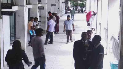 মাদারীপুর জেলা ও দায়রা জজ আদালত চত্বর