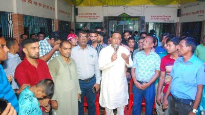 চট্টগ্রামে পূজামণ্ডপ পরিদর্শনে স্থানীয় আ.লীগ নেতারা