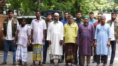 গোয়েন্দাদের হেফাজতে চোর চক্রের সদস্যরা