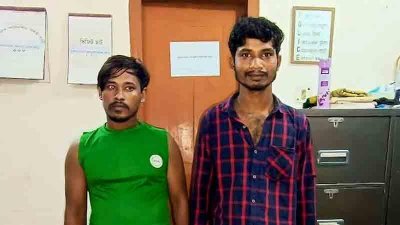 টিকিটসহ আটক দুই কালোবাজারি