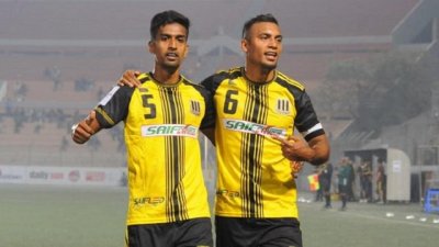 সাইফ স্পোর্টিংয়ের জার্সিতে জামাল ভূঁইয়া (ডানে)- ফাইল ছবি