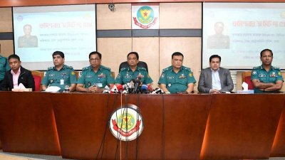 রাজনৈতিক কর্মসূচিতে বাধা নেই, অপরাধ করলে ব্যবস্থা: ডিএমপি কমিশনার