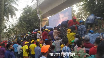 যুবলীগের সমাবেশস্থল ছেড়ে যাওয়ার চেষ্টা করেন অনেকে