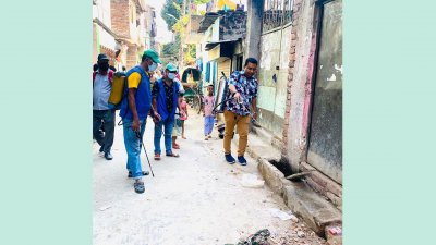 মিরপুর-১২ নম্বর সংলগ্ন ই-ব্লকে শনিবার মশক নিধন ওষুধ ছিটিয়েছে এবং স্থানীয়দের মাঝে গণসচেতনতামূলক ক্যাম্পেইন করেছে রোটারি ইন্টারন্যাশনাল