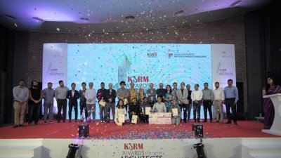 তিন ভবিষ্যৎ স্থপতির হাতে কেএসআরএম অ্যাওয়ার্ড