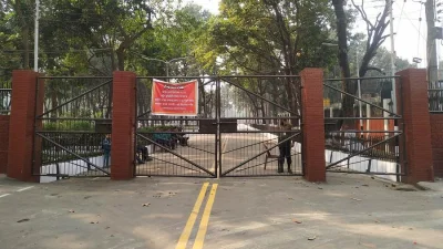 মিরপুর বুদ্ধিজীবী কবরস্থানের প্রধান ফটক