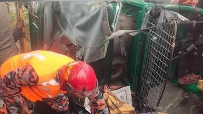 কাভার্ড ভ্যান-অটোরিকশা সংঘর্ষে নিহত ২