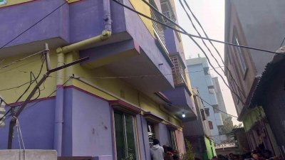 ঘরের দরজা ভেঙে দগ্ধ দম্পতির লাশ উদ্ধার