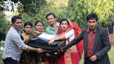 প্রবাসীদের ‘লাগেজ’ বাস্তবতা নিয়ে নাটক