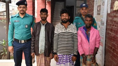 পুলিশের হাতে গ্রেফতার চার আসামি