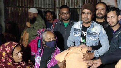শীতবস্ত্র বিতরণ করেছে ‘নারায়ণগঞ্জ ০৭০৯ বাংলাদেশ’ নামের একটি সংগঠন