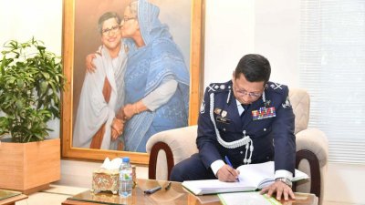 আইজিপি পদে প্রথম চুক্তিভিত্তিক নিয়োগ, দায়িত্ব শুরু করলেন আবদুল্লাহ আল-মামুন