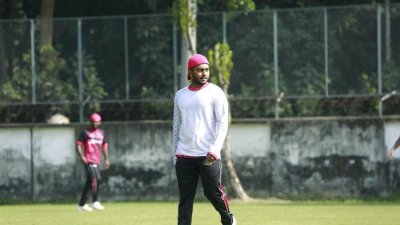 অনুশীলনে জাকির হাসান।