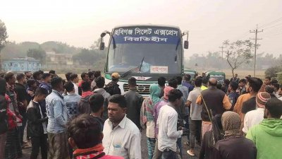 টনার পর আধাঘণ্টা ঢাকা-সিলেট অবরোধ করে বিক্ষোভ করেন স্থানীয়রা