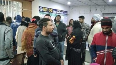 হাসপাতালে রোগীর স্বজনরা