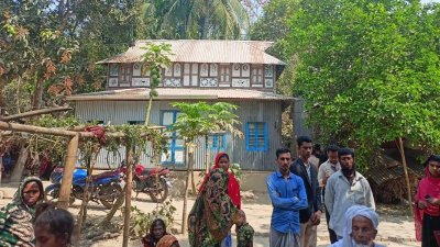পুলিশ এসে লাশ উদ্ধার করেছে