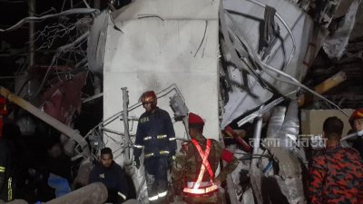 সীতাকুণ্ডে সীমা অক্সিজেন প্ল্যান্টে বিস্ফোরণের ঘটনায় উদ্ধার অভিযান সাময়িকভাবে স্থগিত