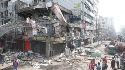 সায়েন্স ল্যাবরেটরি এলাকার শিরিন ম্যানশনে বিস্ফোরণ (ছবি: নাসিরুল ইসলাম)