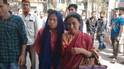 নিহতদের লাশ নিতে আসা স্বজনরা