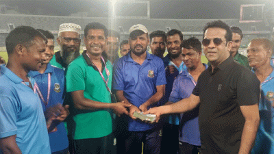 মাঠকর্মীদের দুই লাখ টাকা পুরস্কার