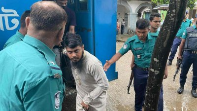 আদালতে নেওয়া হচ্ছে আসামিদের