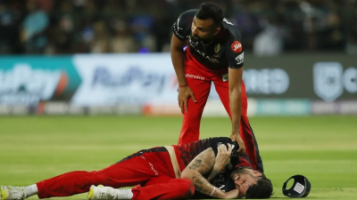 কাঁধে চোট পেয়েছেন রিস টপলি।