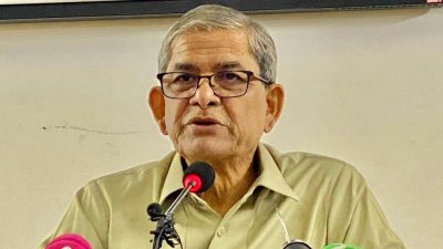 সংবাদ সম্মেলনে বক্তব্য রাখছেন মির্জা ফখরুল ইসলাম আলমগীর