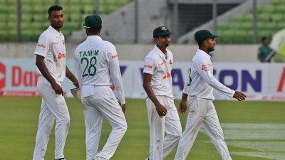 ঢাকা টেস্টের চতুর্থ দিন আজ।