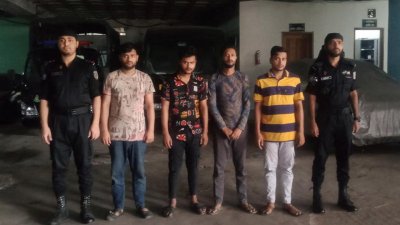 র্যাবের হেফাজতে গ্রেফতার ব্যক্তিরা