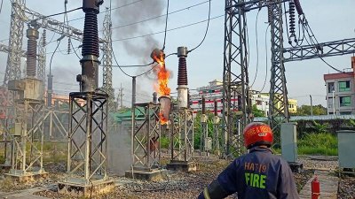 হাটহাজারীতে বৈদ্যুতিক সাবস্টেশনে আগুন
