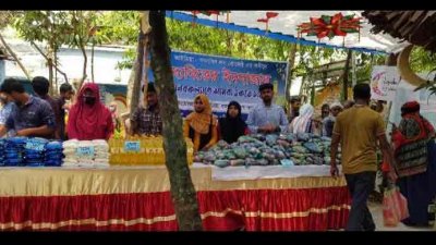 কম দামে গরুর মাংস কিনছেন ক্রেতারা