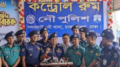 কথা বলছেন আইজিপি চৌধুরী আবদুল্লাহ আল-মামুন