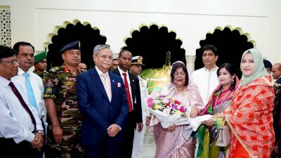 পরিবারের সদস্যদের নিয়ে সোমবার রাতে বঙ্গভবনে উঠেছেন রাষ্ট্রপতি মো. সাহাবুদ্দিন