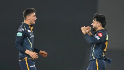 ডেথ ওভারে ছন্নছাড়া বোলিংয়ের পর দুই আফগানে কুপোকাত মুম্বাই