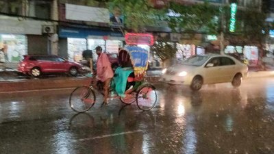 বৃহস্পতিবার সন্ধ্যায় রাজধানীর পান্থপথ থেকে ছবিটি তুলেছেন রাকিবুল ইসলাম