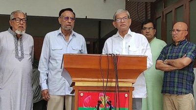 অলি আহমেদের সঙ্গে বৈঠক শেষে সাংবাদিকদের প্রশ্নের জবাব দেন মির্জা ফখরুল ইসলাম আলমগীর