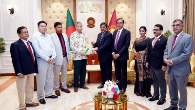 রাষ্ট্রপতির কাছে বার্ষিক রিপোর্ট হস্তান্তর করেছে জাতীয় মানবাধিকার কমিশন