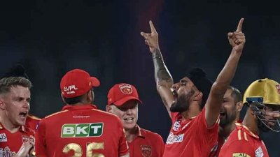 হারপ্রীত নেন চার উইকেট
