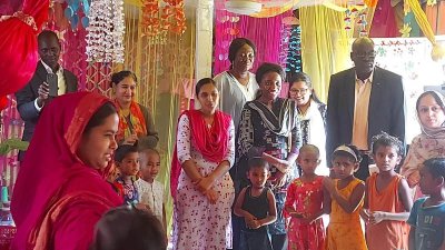 শিশুদের সঙ্গে দক্ষিণ সুদানের প্রতিনিধি দল