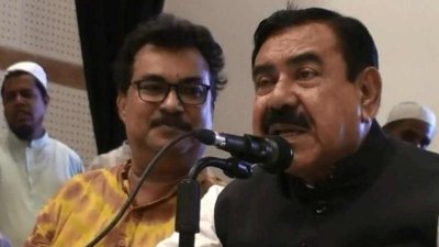 জাকাতের টাকা বিতরণ অনুষ্ঠানে বক্তব্য দেন শাজাহান খান